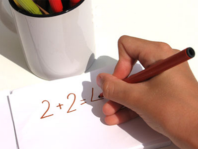 Studenti al doposcuola con tutor